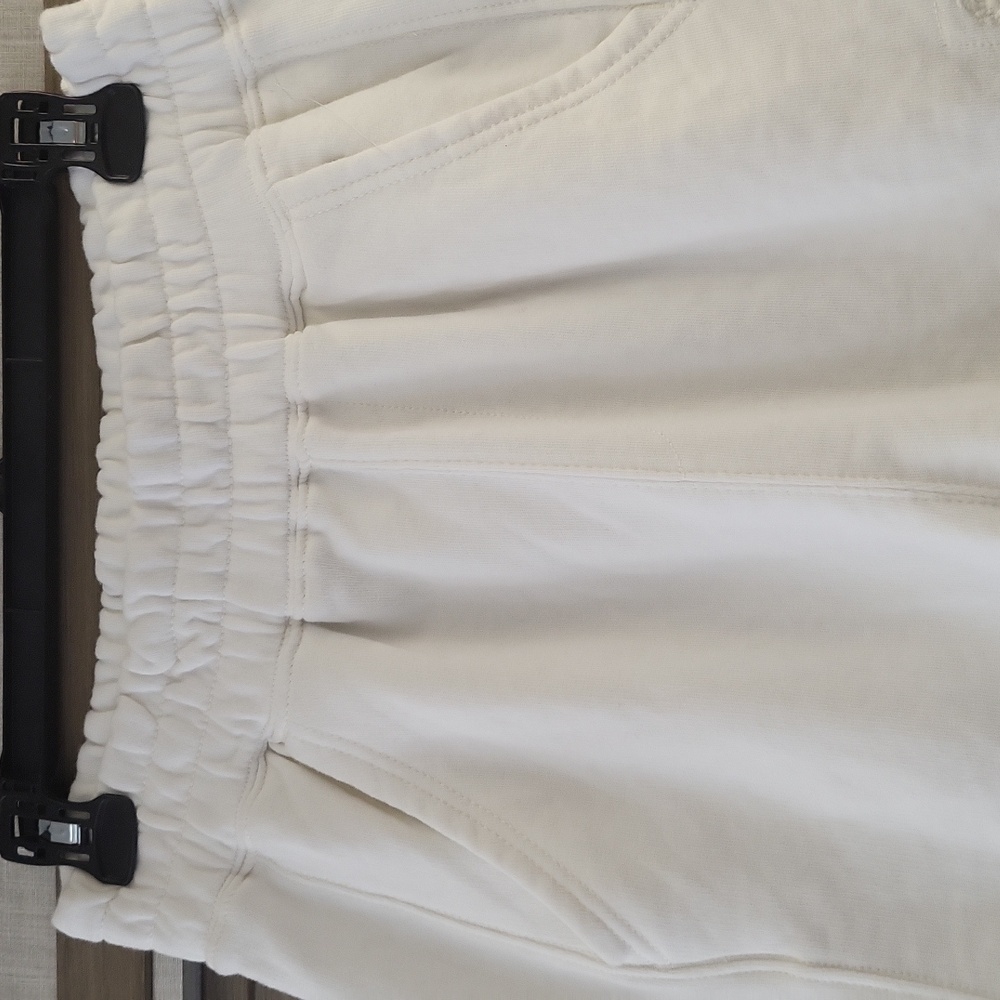 WILL BE GONE SOON) NWOT) "All Stars Solid Shorts In White - Picture 9 of 16